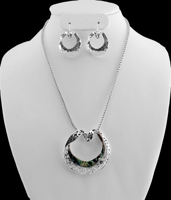 Round Cut Out With Paua Necklace/Earring Set