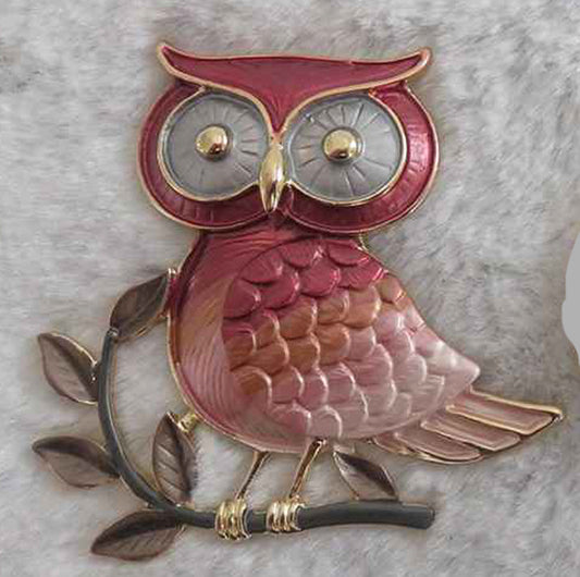 Red Owl  Magnetic Pin